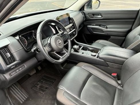 Certified 2023 Nissan Pathfinder Platinum FWD image 11
