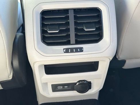 Used 2022 Volkswagen Tiguan SE R-Line image 29