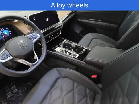 Certified 2026 Volkswagen Atlas SE FWD image 18