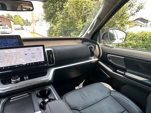 Used 2025 Ford Expedition Max Platinum AWD/4WD image 48