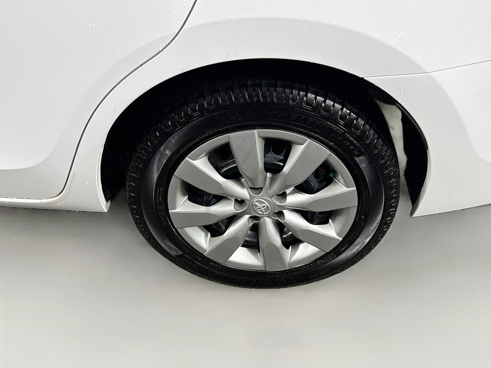 Used 2014 Toyota Corolla LE FWD image 24