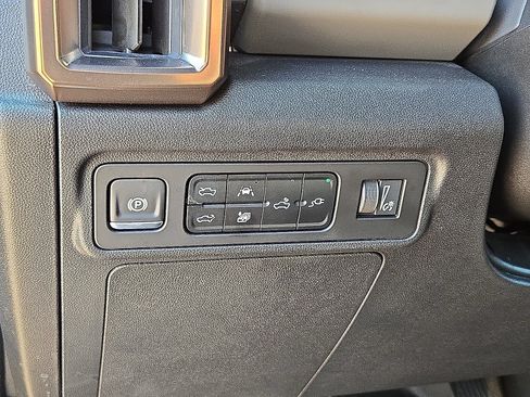 Used 2025 GMC Hummer EV 2X w/ LPO, Roof Cross Rail Package AWD/4WD image 23