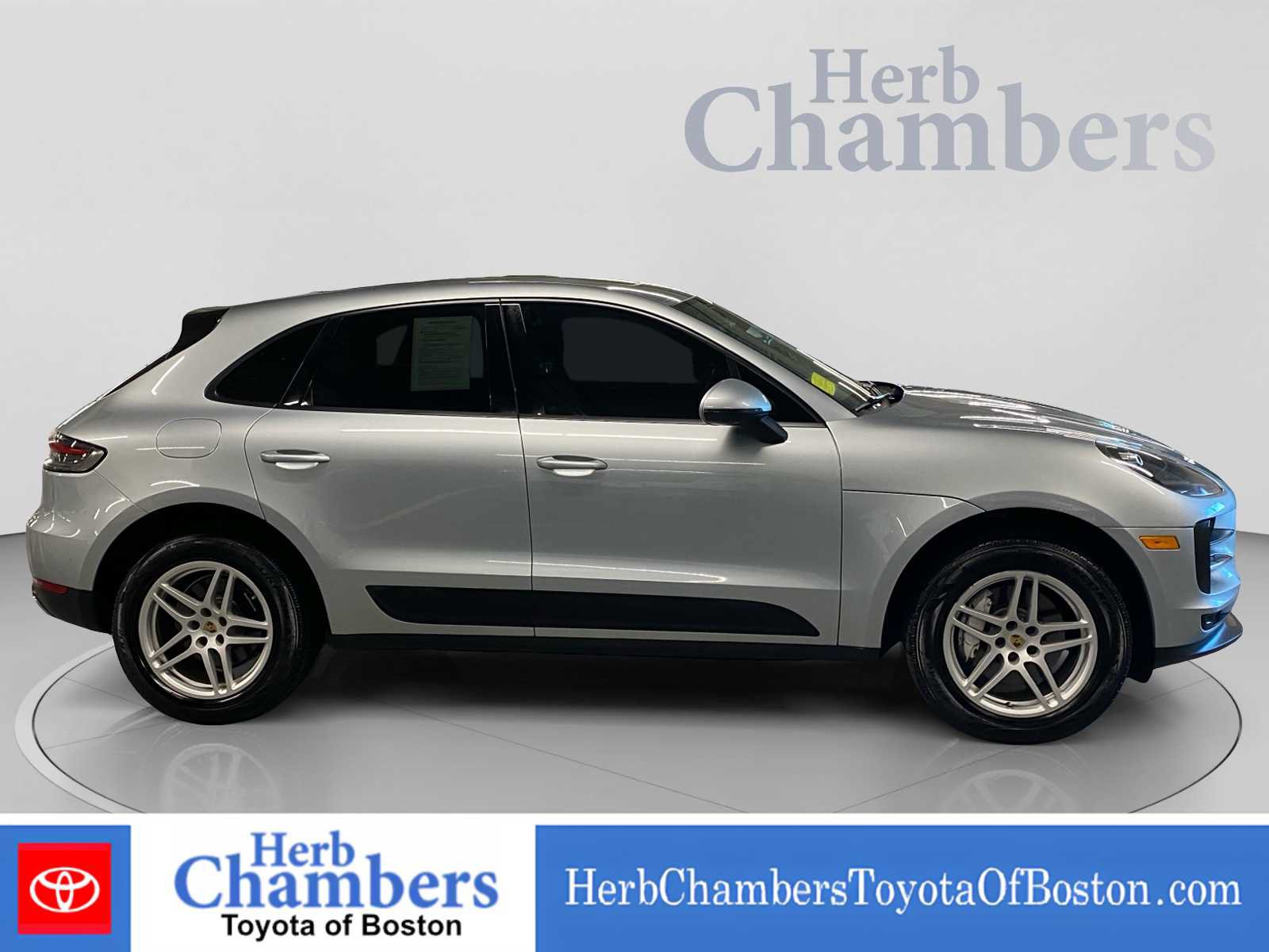 Used 2019 Porsche Macan AWD/4WD image 10