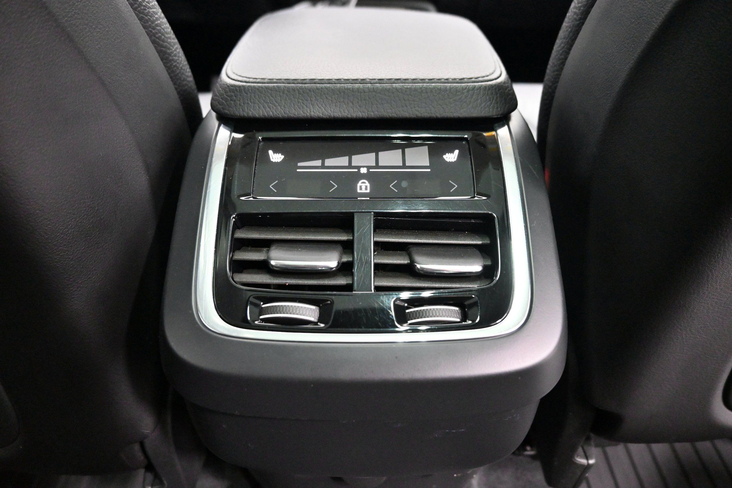 Used 2021 Volvo XC90 T6 Momentum w/ Protection Package Premier AWD/4WD image 32