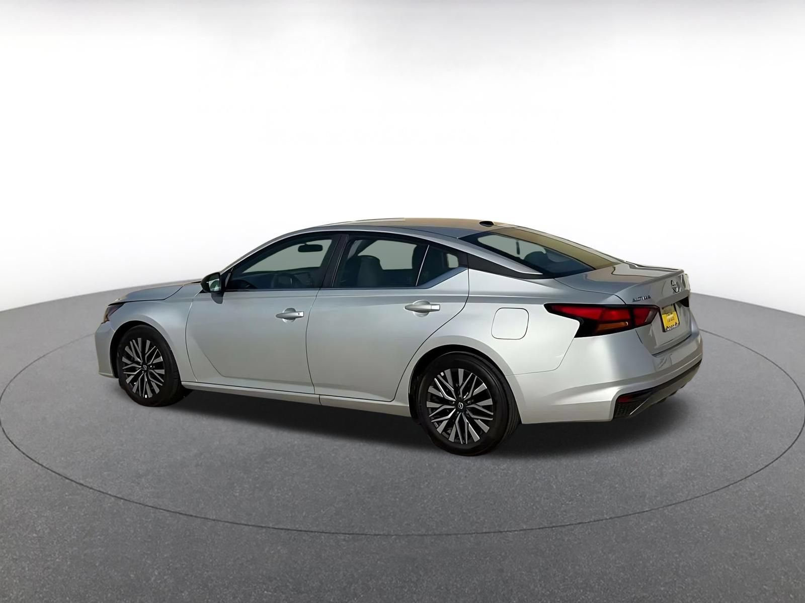 Used 2026 Nissan Altima 2.5 SV FWD image 9