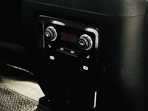 Used 2022 GMC Yukon Denali AWD/4WD image 19
