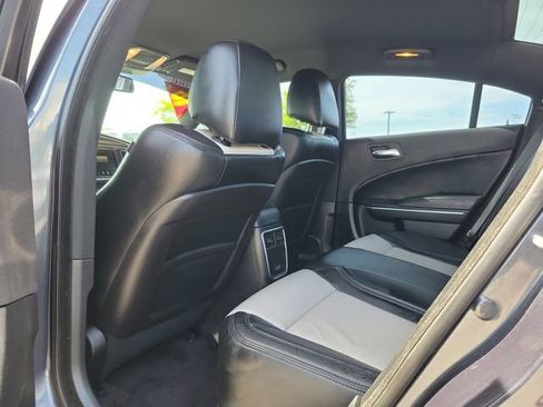 Used 2016 Dodge Charger SXT RWD image 11