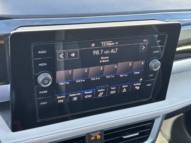 Certified 2025 Volkswagen Taos SE FWD image 16
