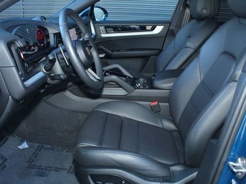 Certified 2025 Porsche Cayenne Coupe image 5