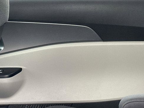 Used 2024 Kia Carnival LX FWD image 14