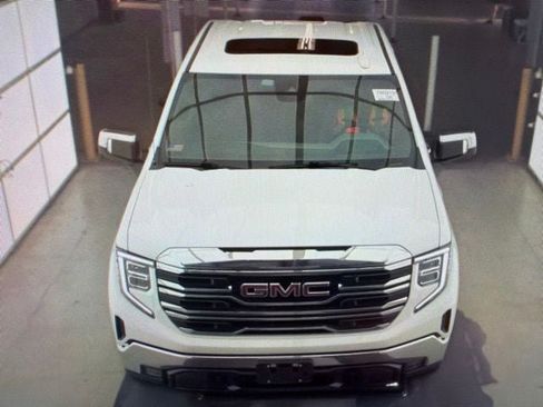 Used 2023 GMC Sierra 1500 SLT AWD/4WD image 12