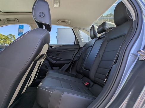 Used 2023 Volkswagen Jetta SE image 13