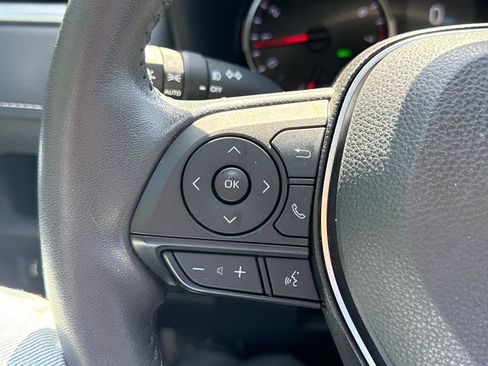 Used 2022 Toyota RAV4 XLE Premium FWD image 29