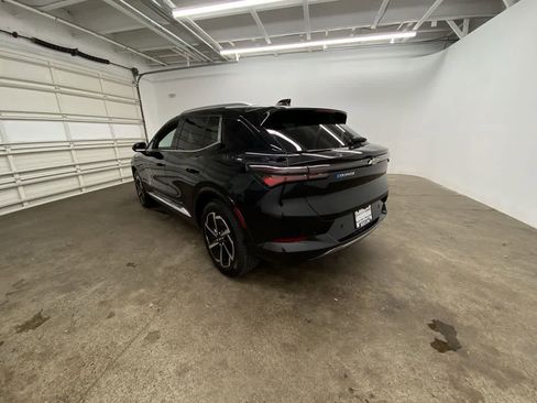 Used 2025 Chevrolet Equinox EV LT w/ Convenience Package image 5