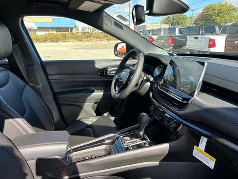 New 2026 Jeep Compass Limited image 31