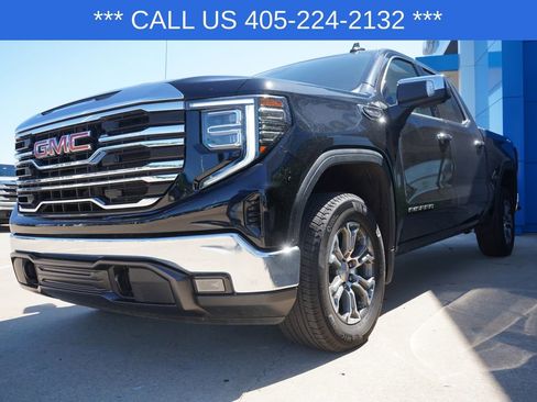 Used 2025 GMC Sierra 1500 SLT AWD/4WD image 4