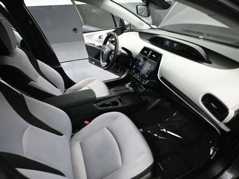 Used 2022 Toyota Prius LE FWD image 46