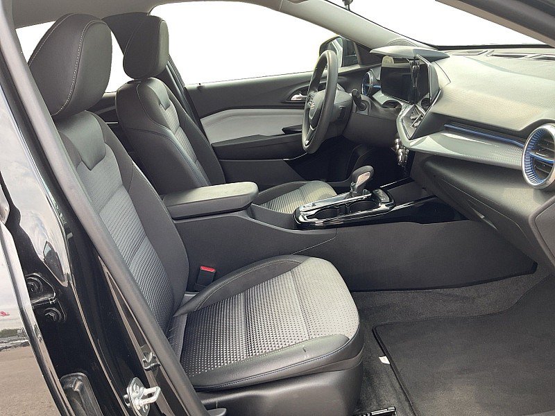 Used 2025 Chevrolet Trax LT FWD image 11