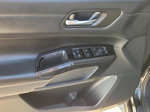 Used 2022 Nissan Pathfinder S FWD image 20