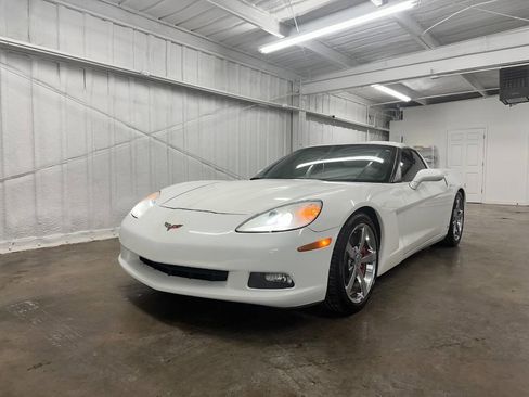 Used 2008 Chevrolet Corvette Indy 500 Pace Car Replica 2dr w/ Preferred Equipment Group image 20