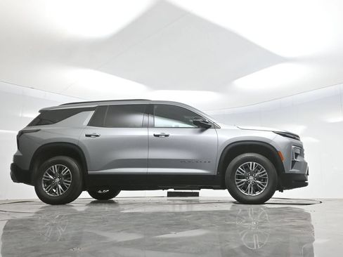 Used 2025 Chevrolet Traverse LT AWD/4WD image 52