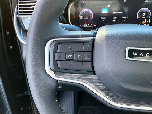 Used 2022 Jeep Wagoneer Series III w/ Flexible Seating Group image 15