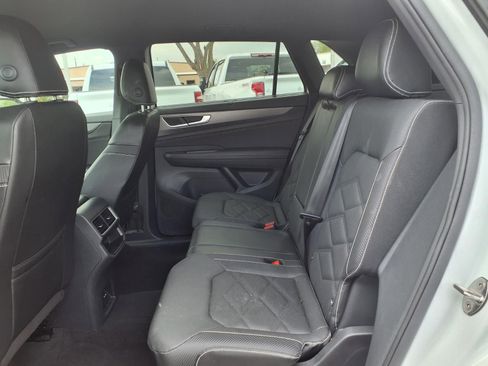 Used 2025 Volkswagen Atlas Cross Sport SE image 18