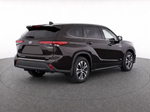 Used 2020 Toyota Highlander XLE AWD/4WD image 6