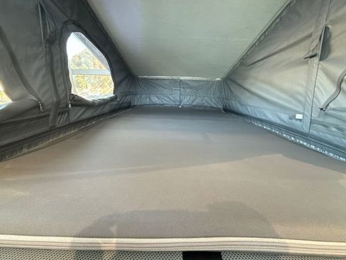 Used 2025 Volkswagen ID. Buzz 1st Edition image 7