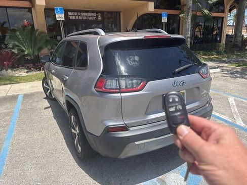 Used 2019 Jeep Cherokee Limited FWD image 3