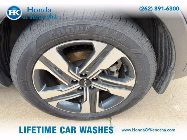 Used 2023 Kia Sorento SX Prestige w/ Panoramic Sunroof Package AWD/4WD image 3