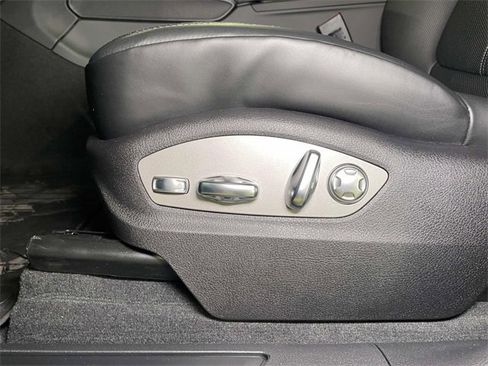 New 2026 Porsche Macan image 17