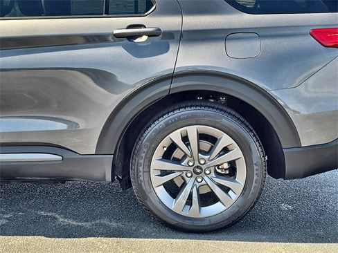 Used 2022 Ford Explorer XLT w/ Equipment Group 202A image 12