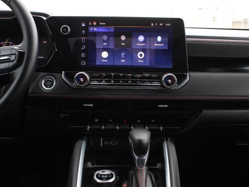 Used 2025 Chevrolet Colorado Z71 image 10