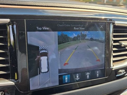 Used 2017 Chrysler Pacifica Touring-L Plus w/ Advanced Safetytec Group FWD image 22