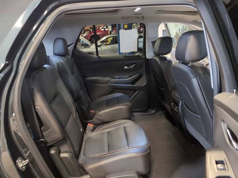 Used 2021 Chevrolet Traverse LT w/ LT Premium Package image 28