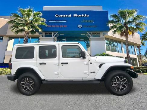 New 2026 Jeep Wrangler Unlimited Sahara AWD/4WD image 4