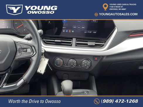 Used 2024 Chevrolet Trax RS FWD image 22