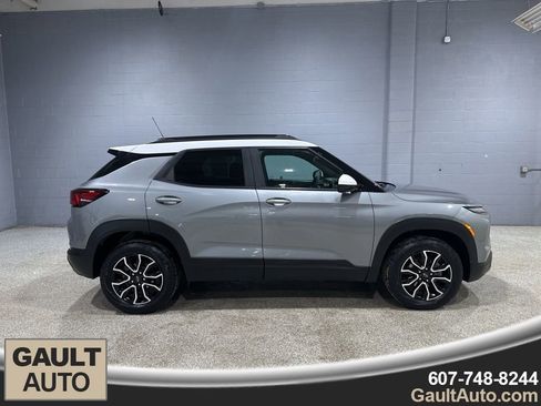 Used 2024 Chevrolet TrailBlazer ACTIV w/ Convenience Package image 2