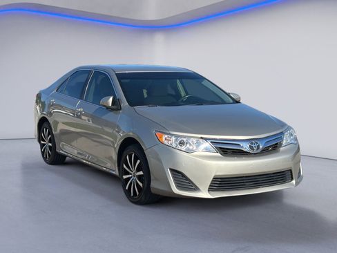 Used 2014 Toyota Camry LE FWD image 5