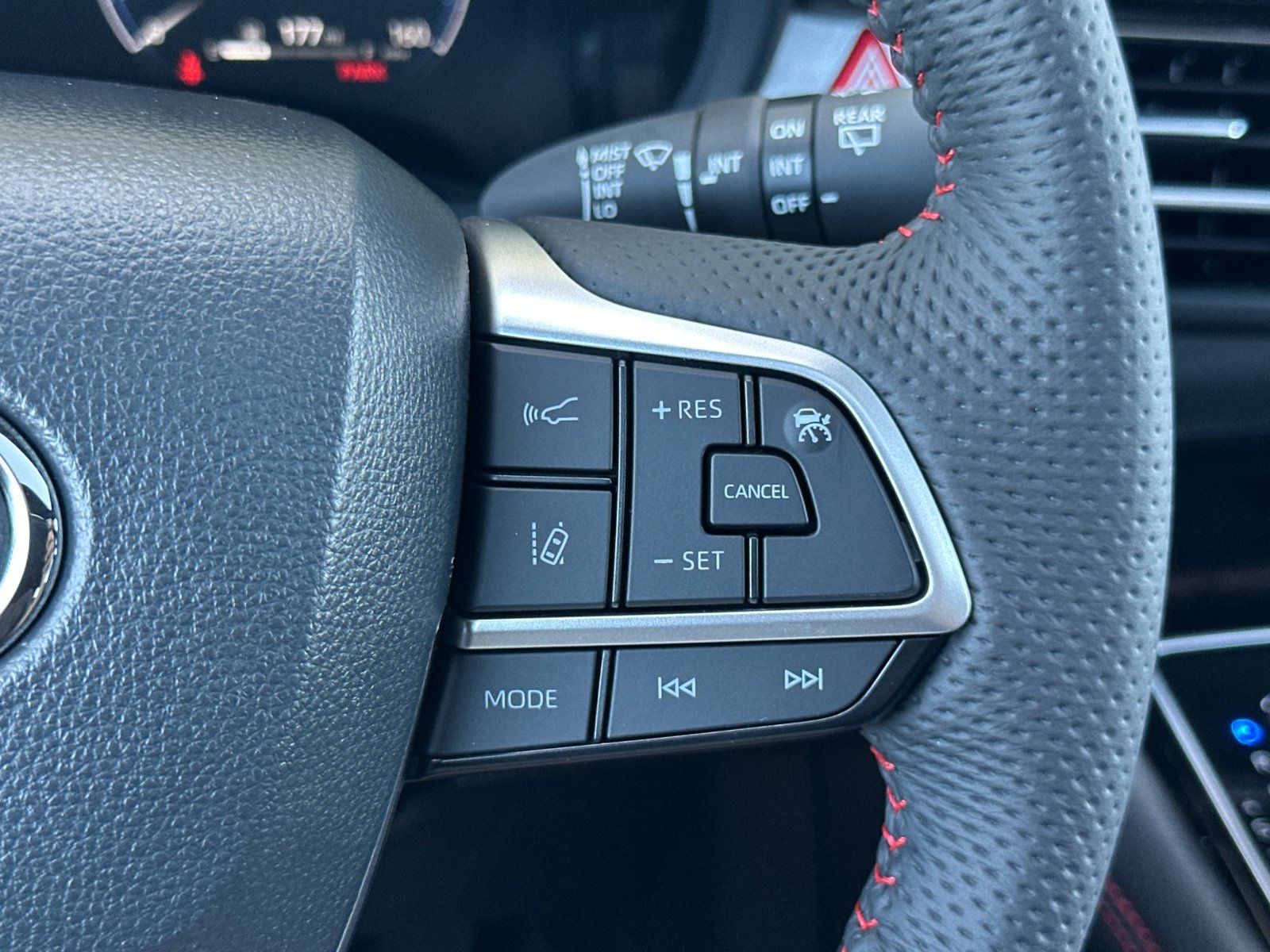 Used 2026 Toyota Sienna XSE FWD image 26