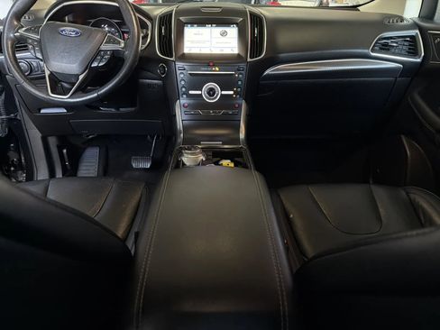 Used 2019 Ford Edge Titanium image 9