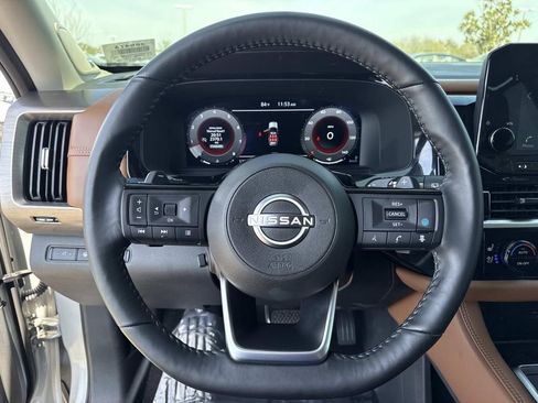 Used 2024 Nissan Pathfinder Platinum w/ Black Appearance Package image 27