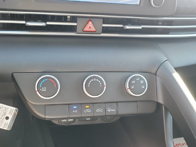 Used 2026 Hyundai Elantra SE FWD image 12