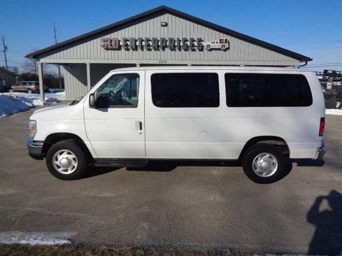 Used 2013 Ford E-350 and Econoline 350 XLT image 2