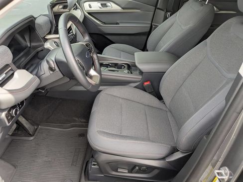 Used 2025 Ford Explorer Active AWD/4WD image 17
