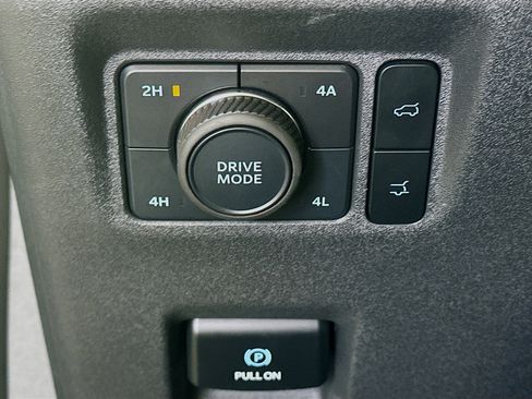 Used 2025 Ford Expedition Active image 17