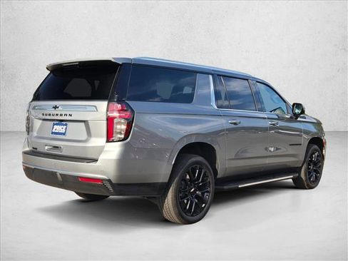 Used 2024 Chevrolet Suburban High Country w/ Advanced Technology Package image 5