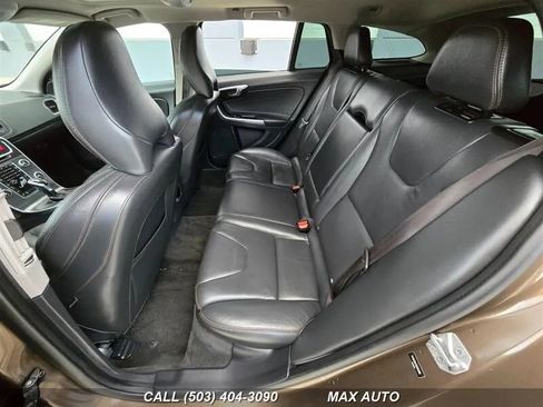 Used 2016 Volvo V60 T5 Cross Country w/ Convenience Package image 15