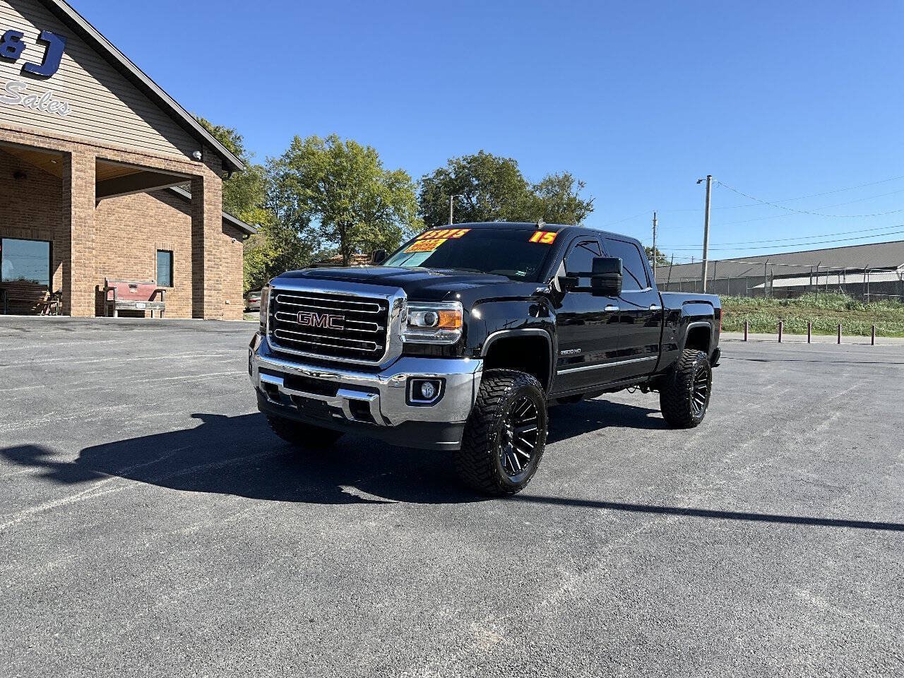 Used 2015 GMC Sierra 2500 SLT w/ Duramax Plus Package AWD/4WD image 2